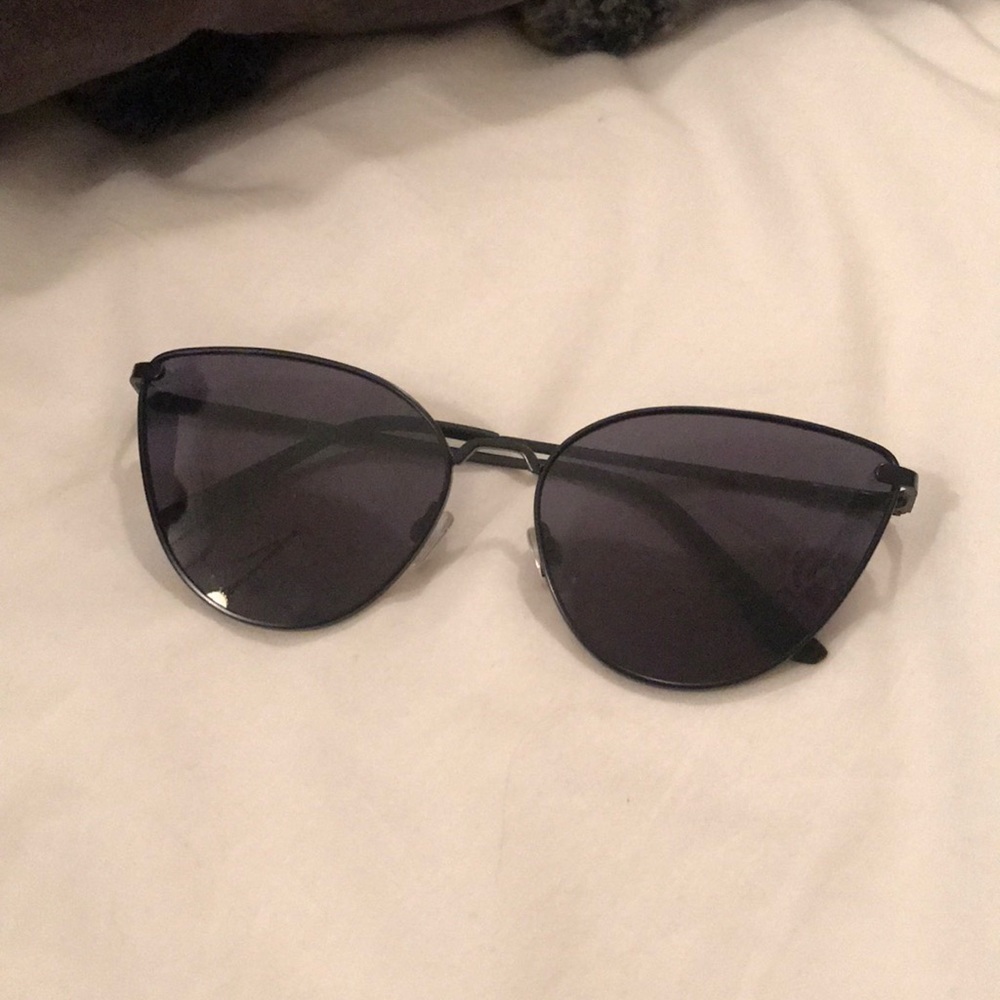 Women’s Black Sunglasses